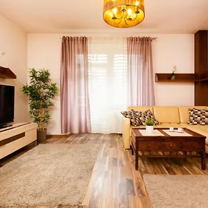Hoża By Renters , Warszawa Polska